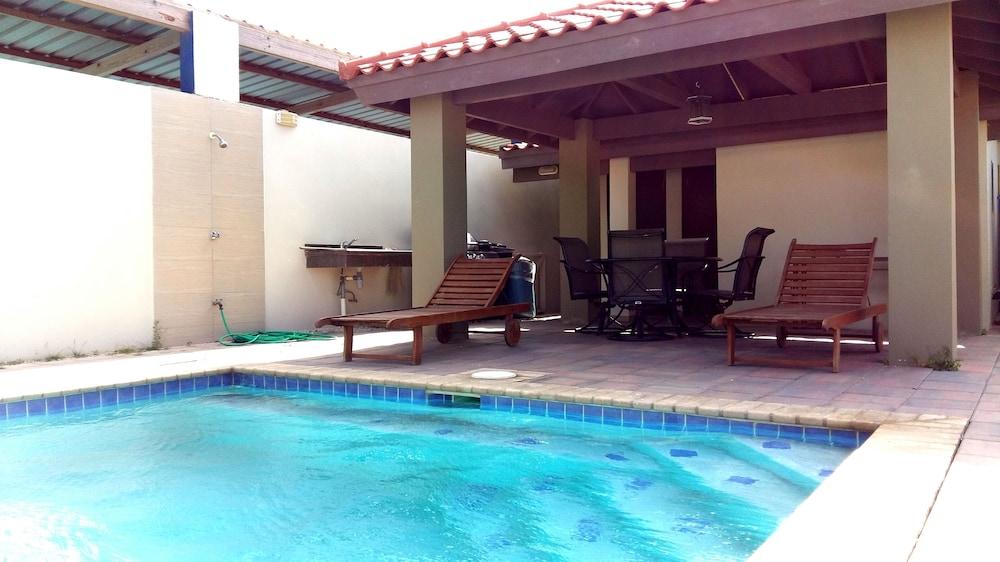 Dorado Eagle Beach Hotel Oranjestad Ngoại thất bức ảnh