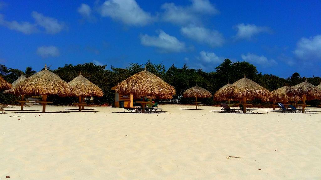 Dorado Eagle Beach Hotel Oranjestad Ngoại thất bức ảnh