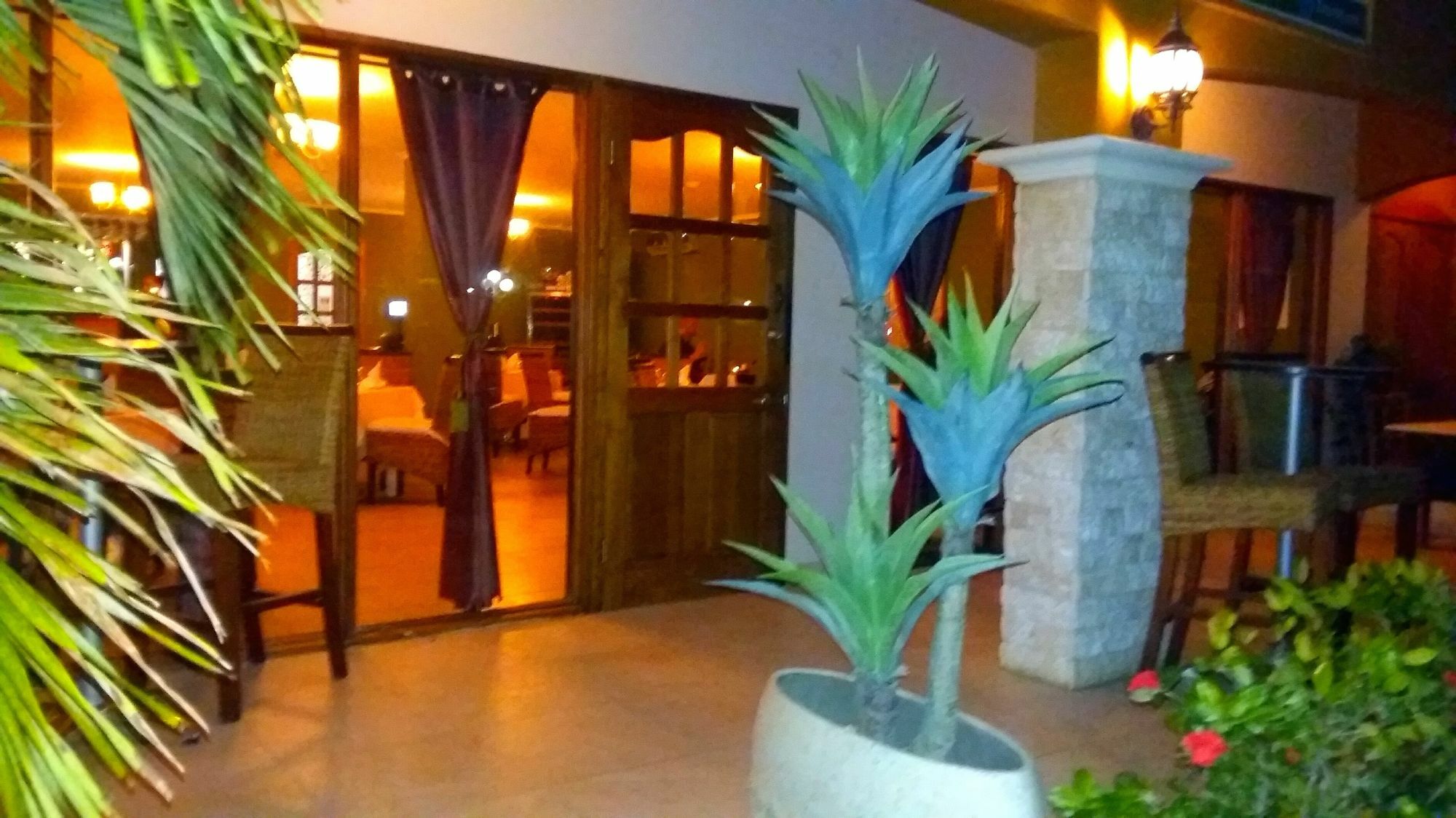 Dorado Eagle Beach Hotel Oranjestad Ngoại thất bức ảnh